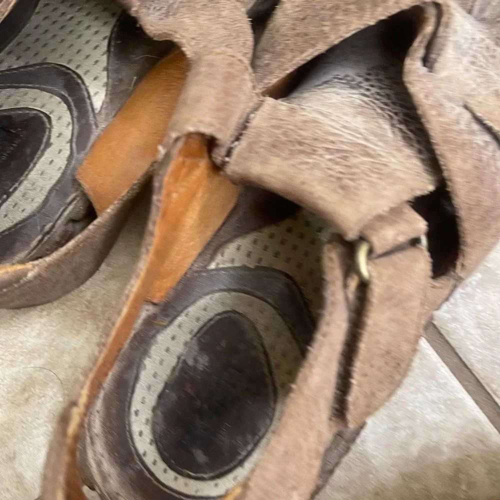 Born Mens Brown Leather Fisherman Sandals Rugged Comfort Strap Shoes size 10